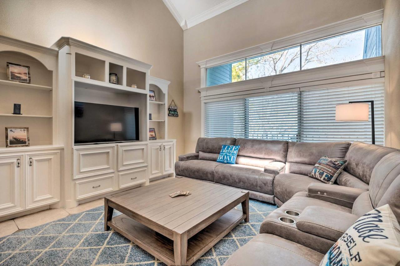 Idyllic Montgomery Condo With Pool And Lake View! Dış mekan fotoğraf